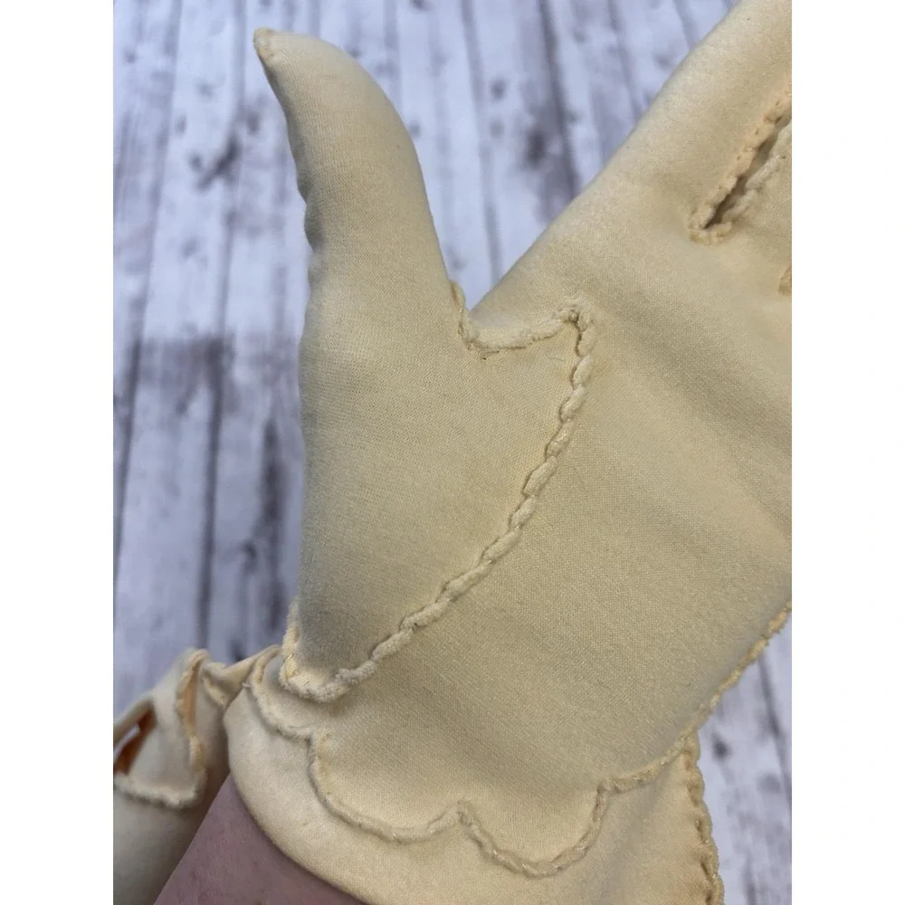 1960s Vintage Womens Butter Yellow MCM Gloves Stitch Detailing SMALL